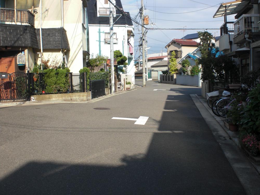 Local photos, including front road. Local (11 May 2013) Shooting