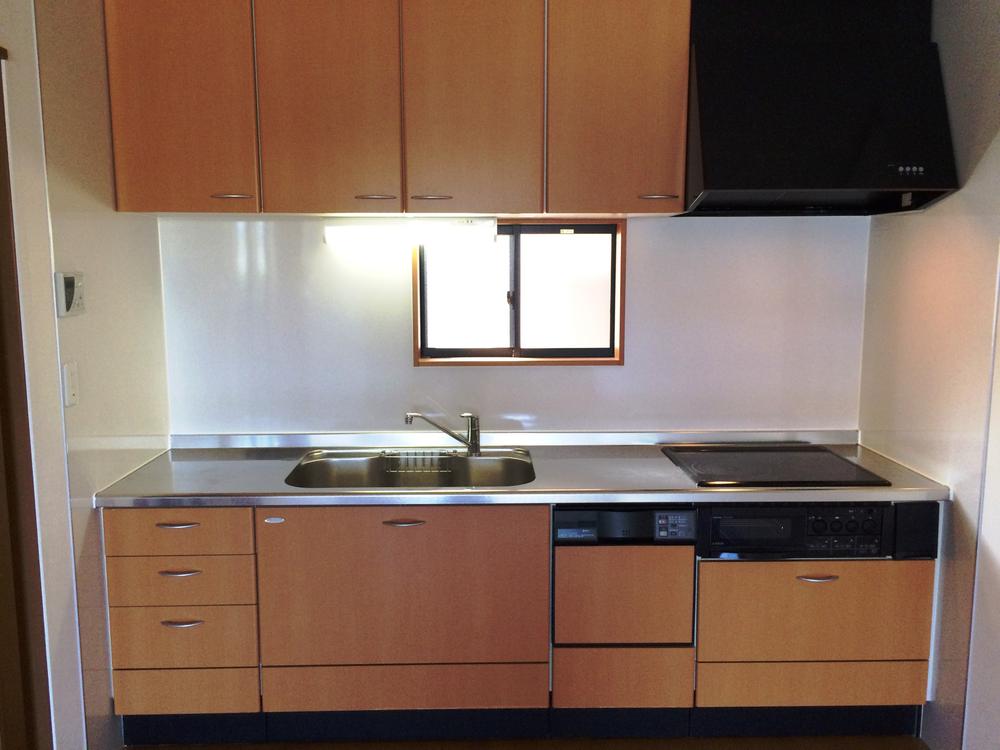 Kitchen. Daylighting ・ Ventilation pat system Kitchen.