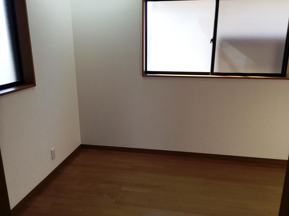 Non-living room. Lighting preeminent rooms.