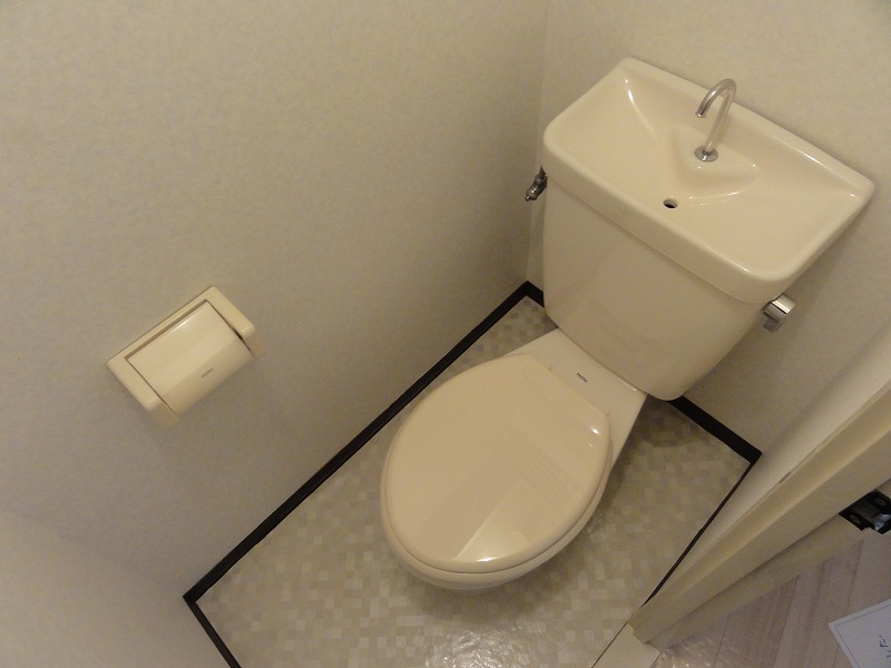 Toilet. Toilet (bus ・ Another toilet)