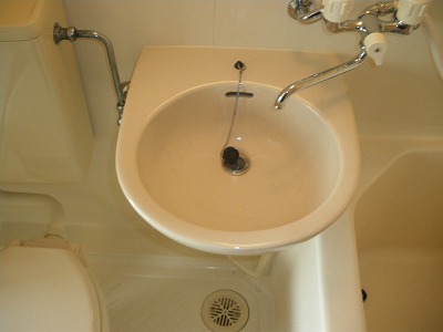 Washroom. Wash basin