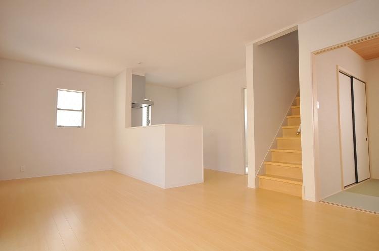 Same specifications photos (living)