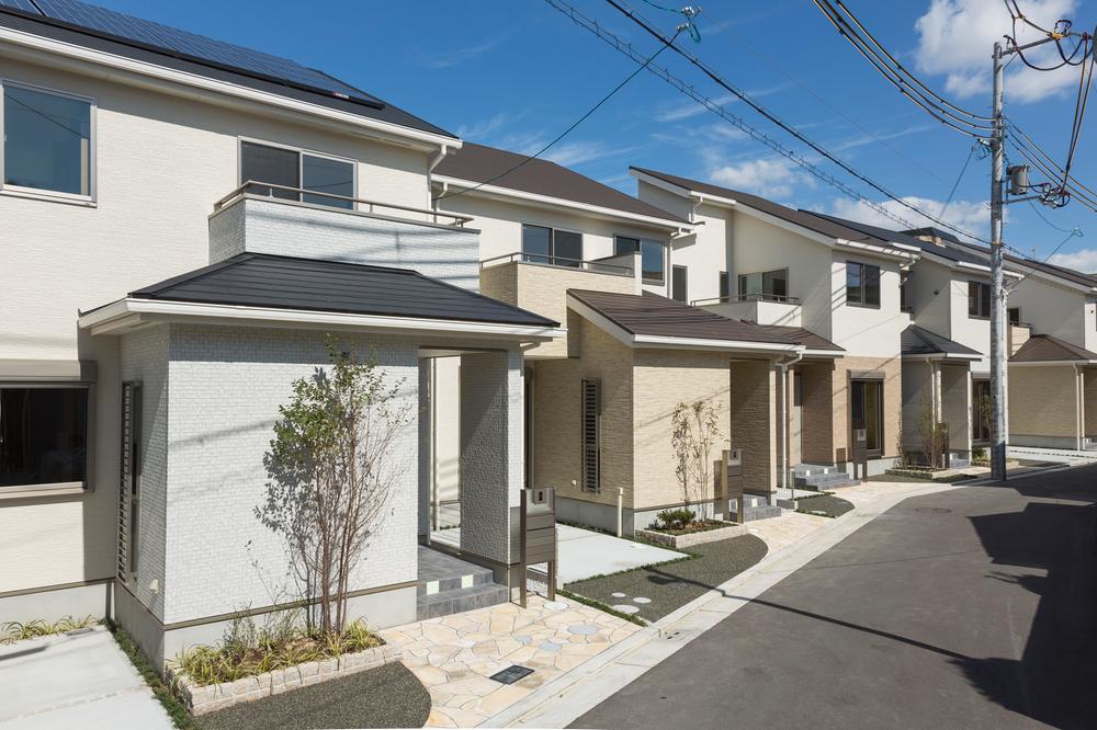 Local appearance photo. Local (10 May 2013) Shooting