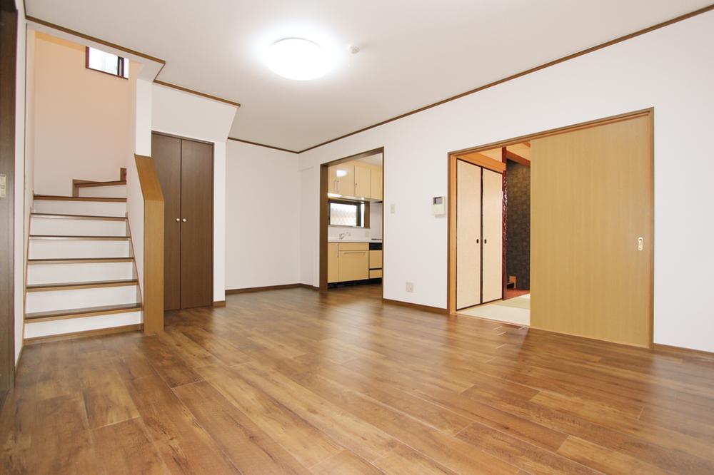 Living. Living and 14.5 tatami, The comfort is the breadth. 