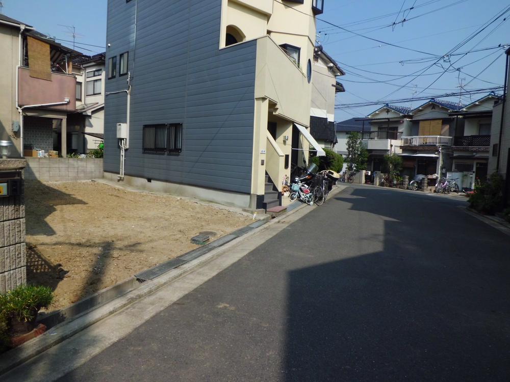 Local photos, including front road. Local (10 May 2011) Shooting