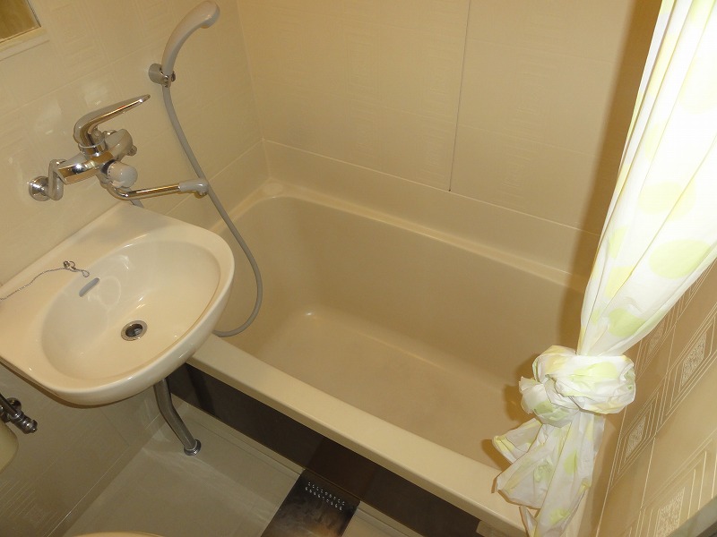 Bath. Bathroom (bath toilet same room)