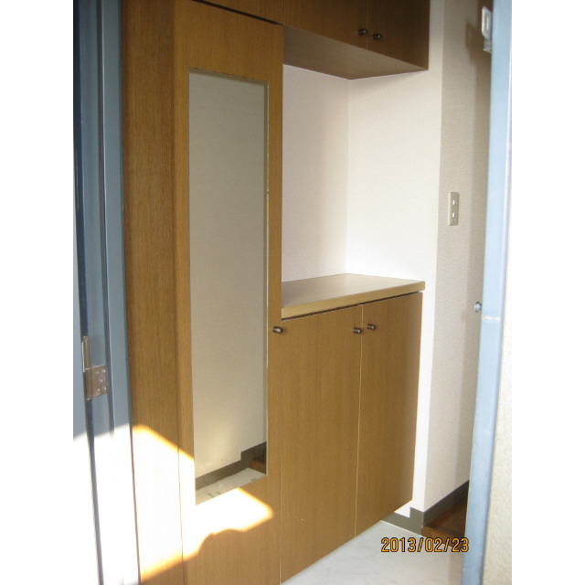 Entrance. Entrance storage