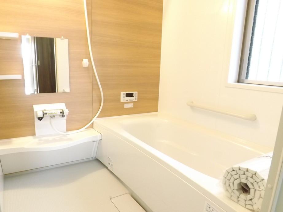 Bathroom. Local photo (bathroom)