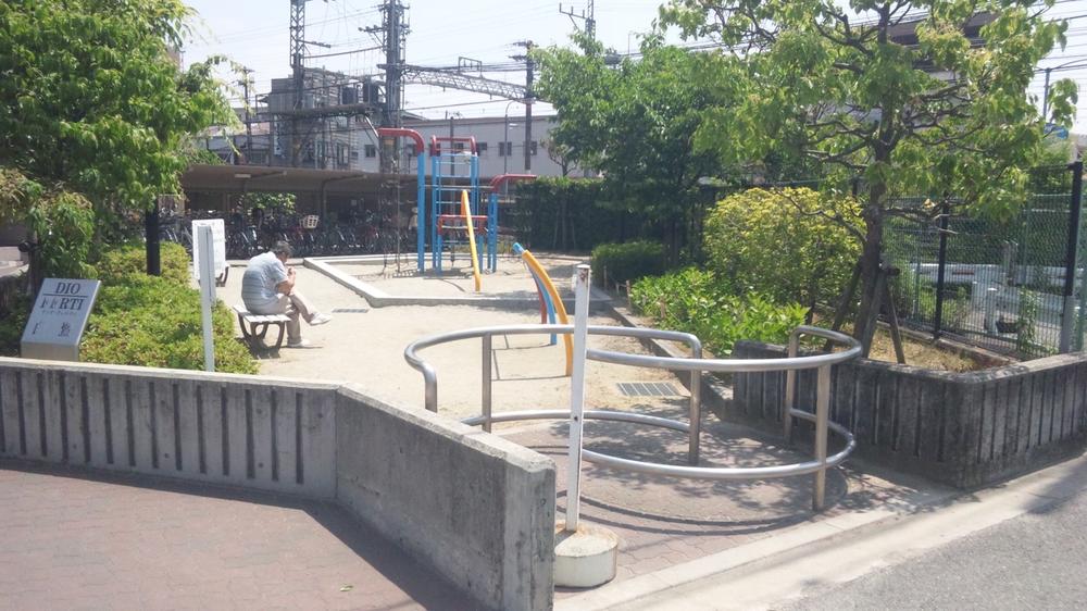 Other local. Walk is a 1-minute of the park