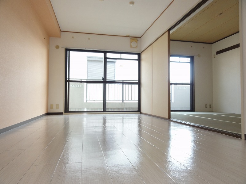 Living and room. Spacious comfortable LDK ~  ~ ^^