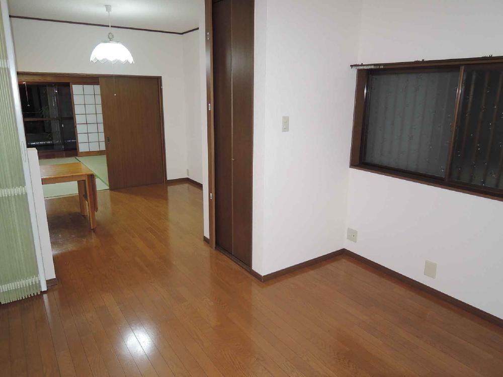 Living. There is no feeling that is compressed by a wall, Is a living room feel very widely ☆