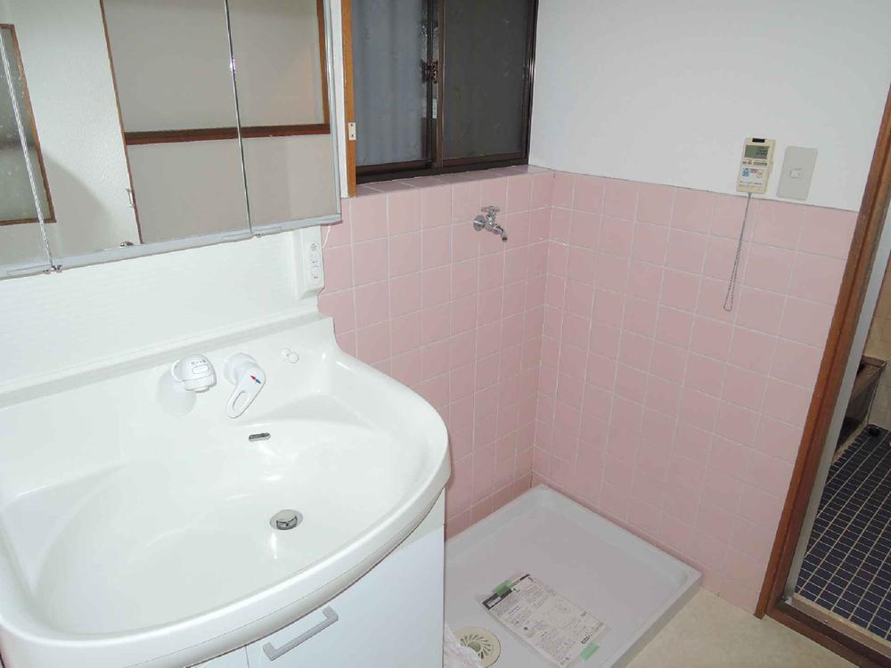 Wash basin, toilet. Because we had made a wash basin, It is shiny!