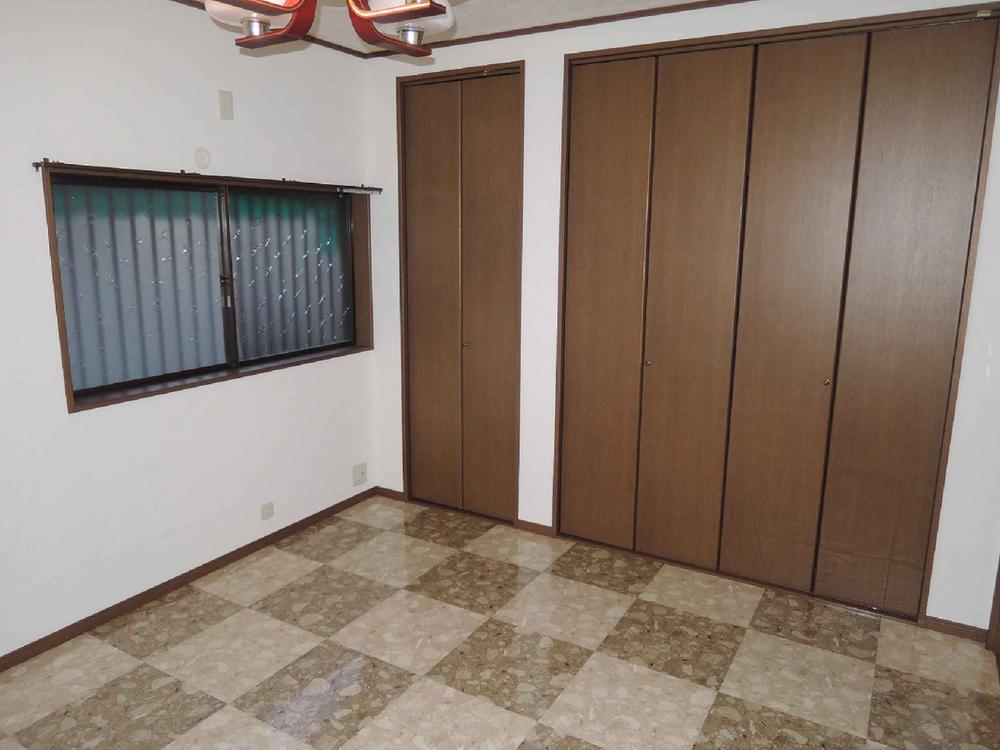 Non-living room. It has become a tiled room, You can feel the luxurious atmosphere