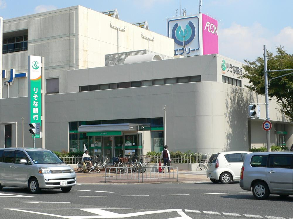 Shopping centre. 1700m to ion EVERY