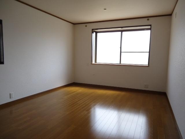 Non-living room. Third floor bedroom