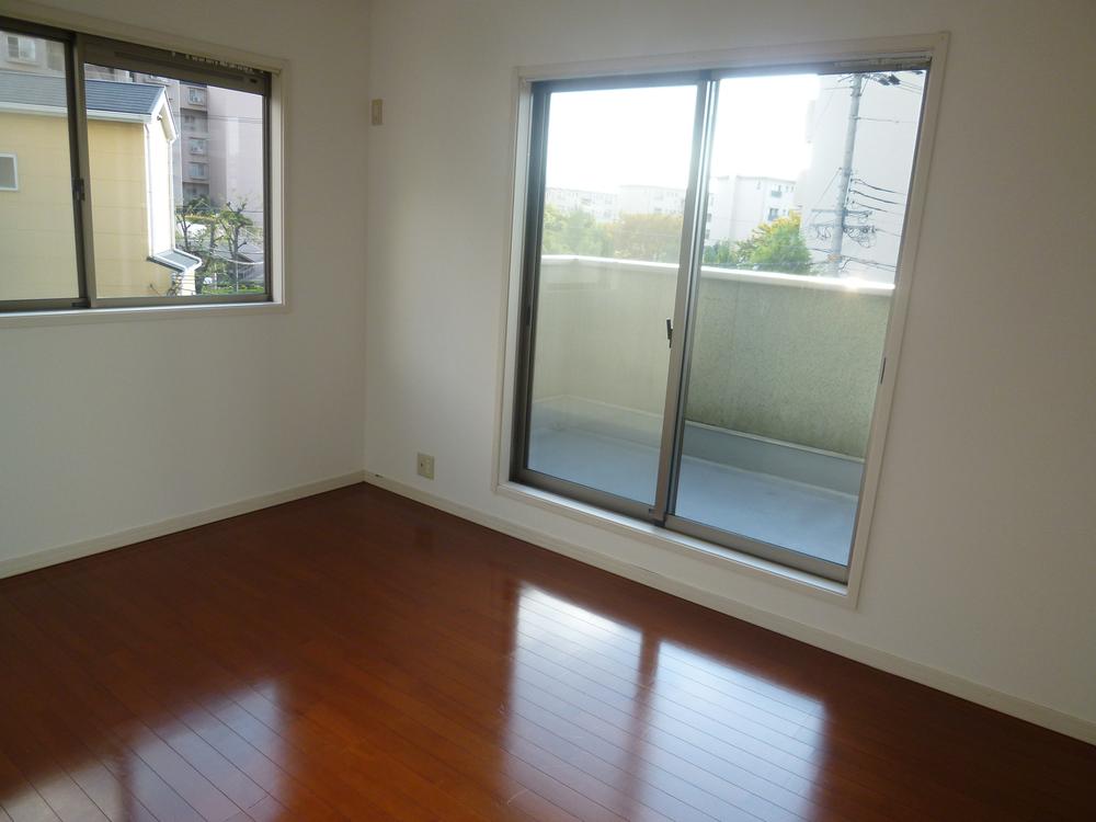 Non-living room. Indoor (10 May 2013) Shooting