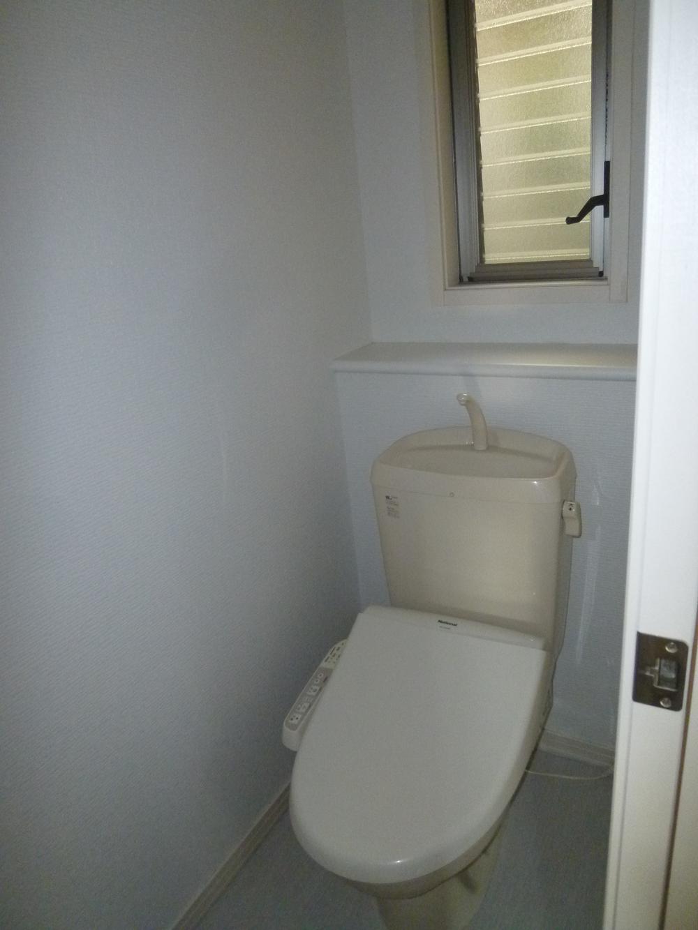 Toilet. Indoor (10 May 2013) Shooting