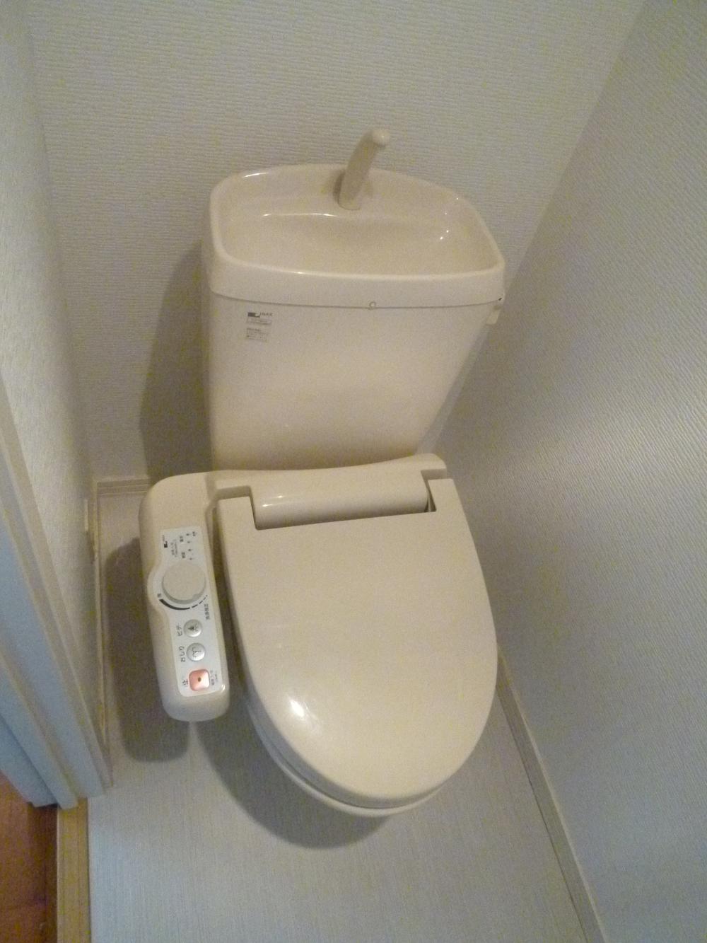 Toilet. Indoor (10 May 2013) Shooting