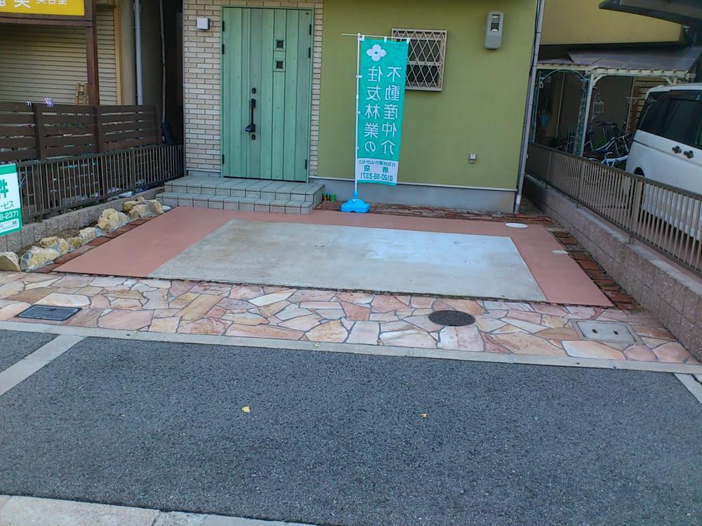 Local photos, including front road. Local (12 May 2013) Shooting