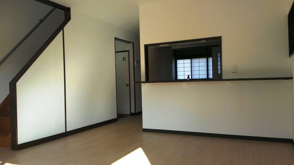 Living. Spacious living. The new model also communication with the family in the living room stairs.