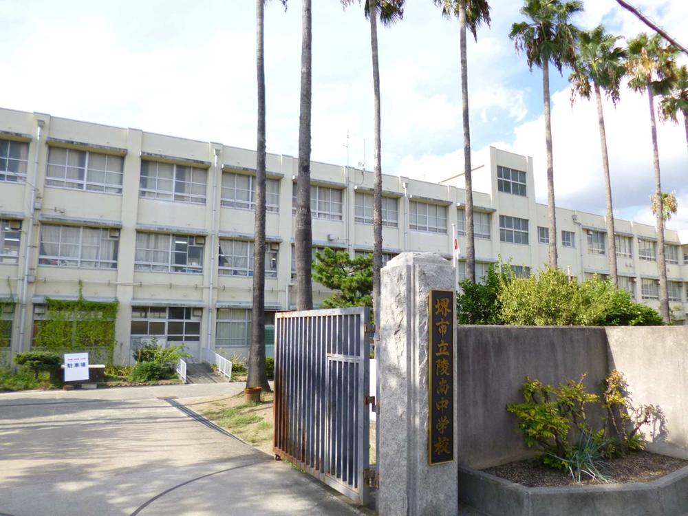 Junior high school. Ryonan because it is junior high school, which is adjacent to the 720m elementary school to junior high school, It is also not worried about school!