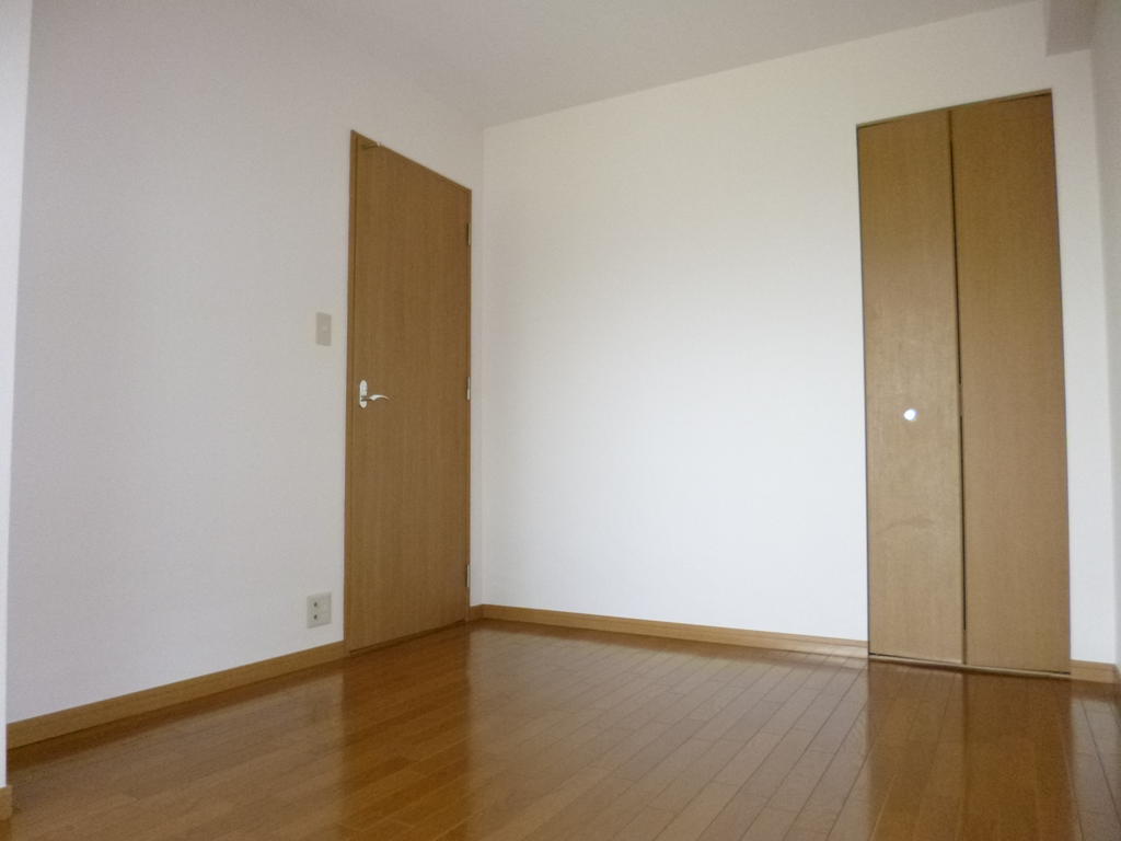 Other room space. Western style room 5.5 Pledge