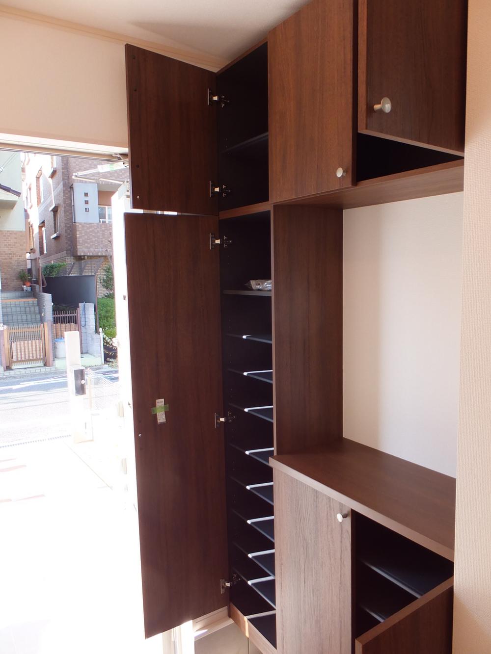 Entrance. It is the entrance of the company's construction cases.