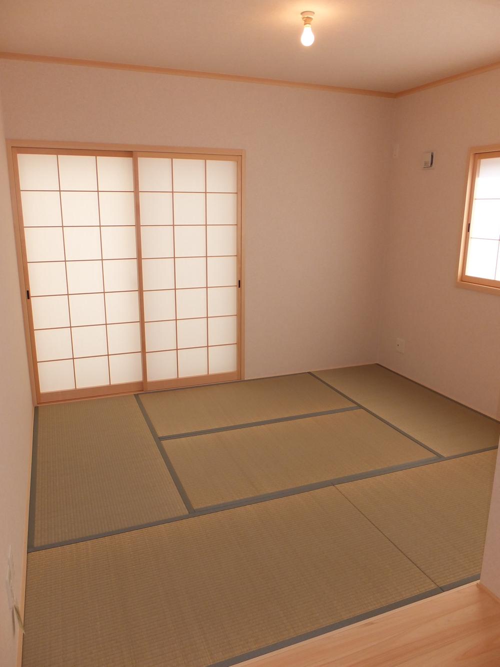 Other introspection. It is the company example of construction of the first floor Japanese-style room.