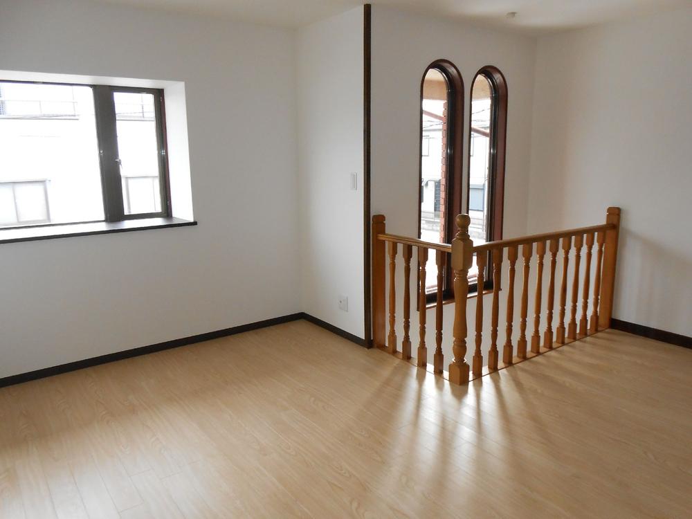 Living. Bright living family members will gather with nature!