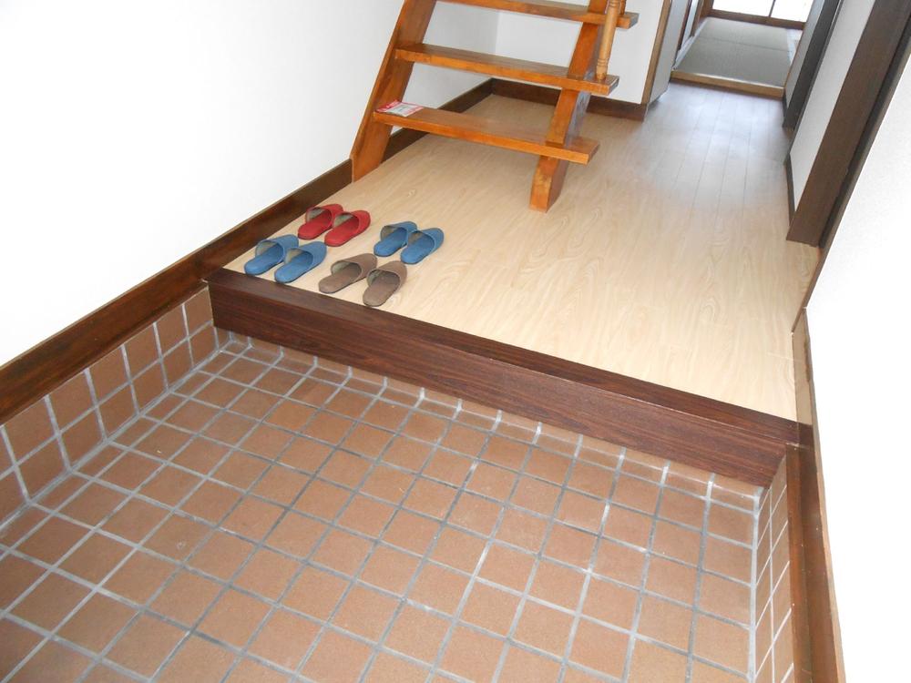 Entrance. A spacious entrance