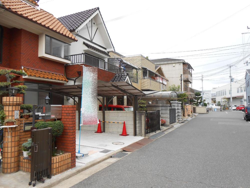 Local photos, including front road. Traffic is also less safe!