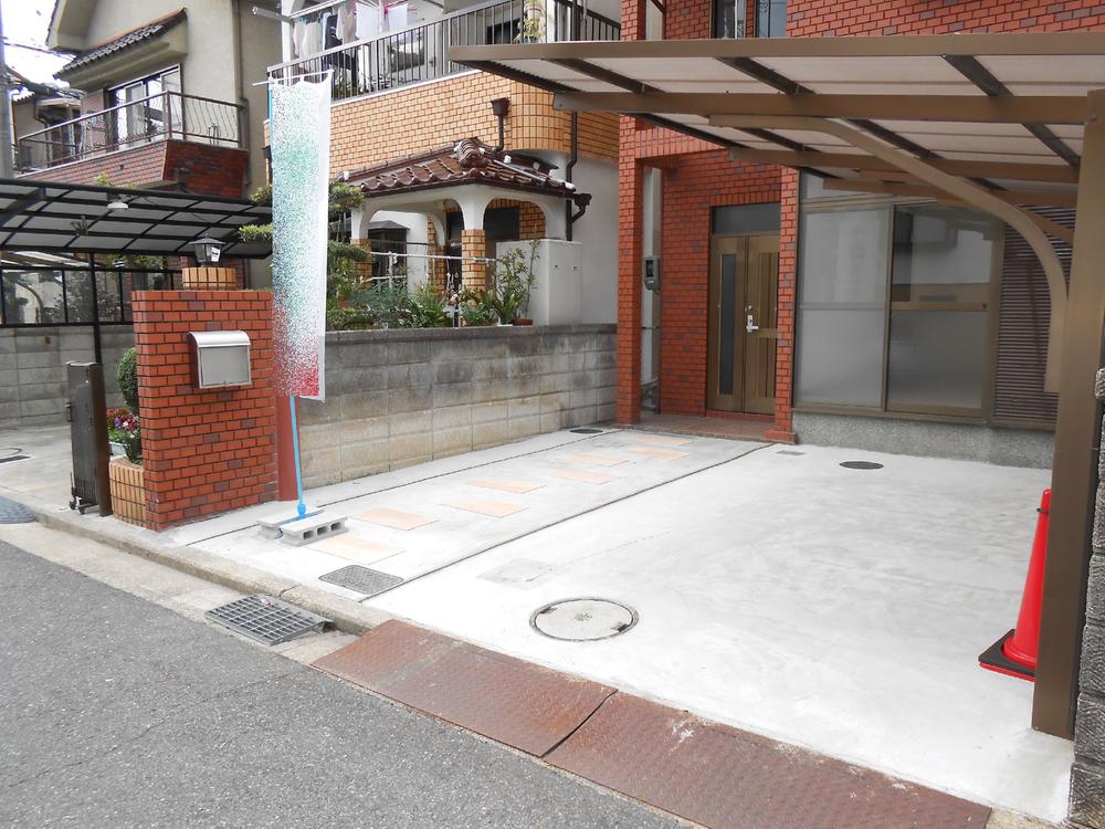 Other local. Parking space spacious!