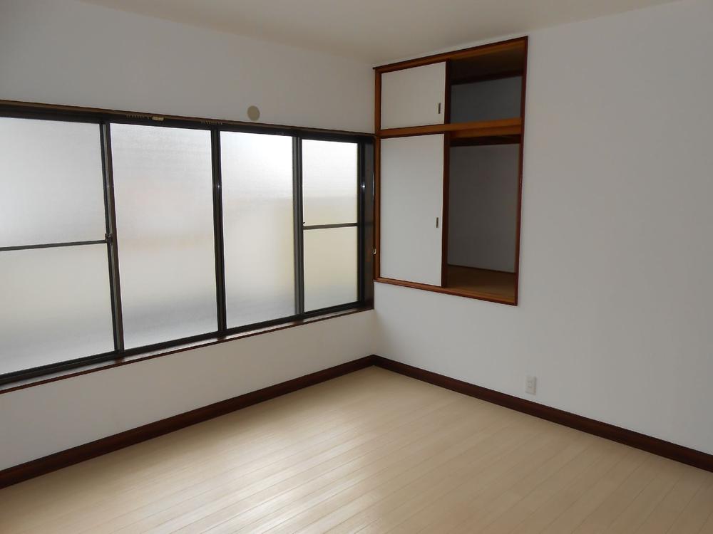 Non-living room. Excellent is the room in storage capacity