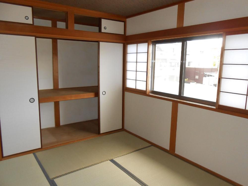 Non-living room. 2way accessible!