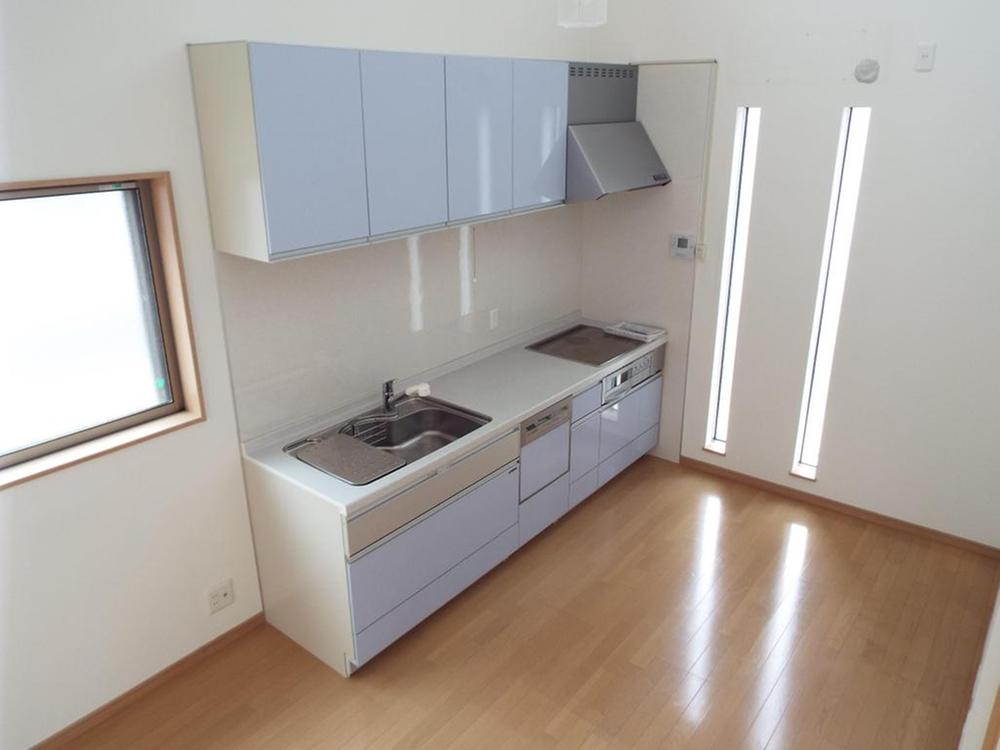 Kitchen. Dishwasher is is housed in the built-in formula in the kitchen