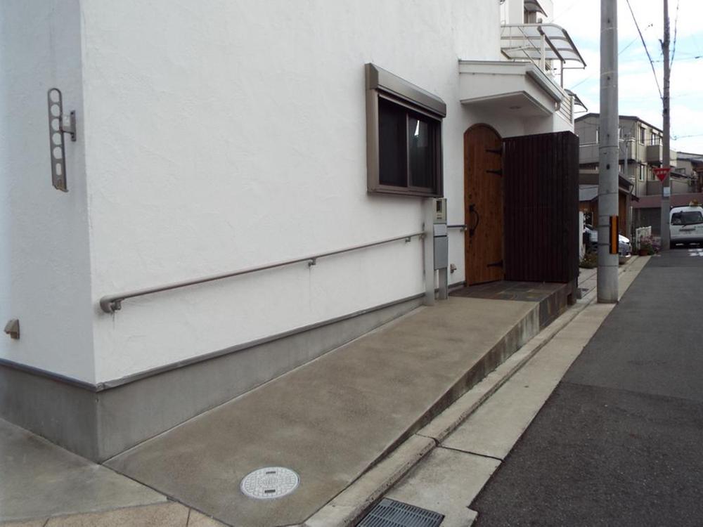 Local photos, including front road. It comes with slope, It is safe even in the elderly like.