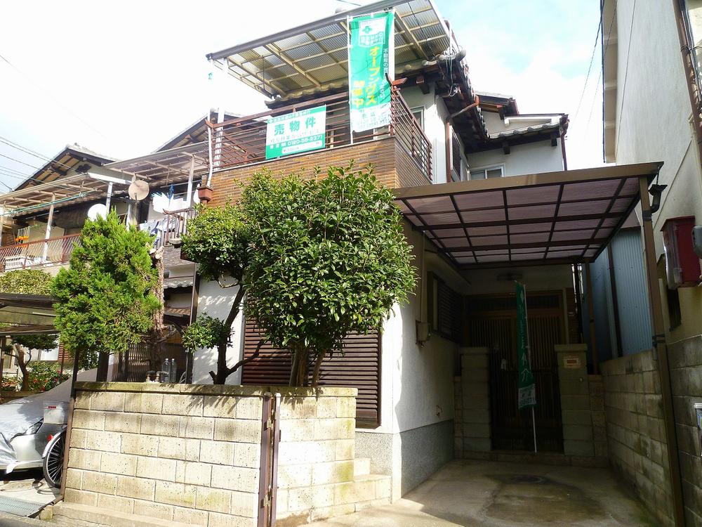 Local appearance photo. Local (12 May 2012) shooting