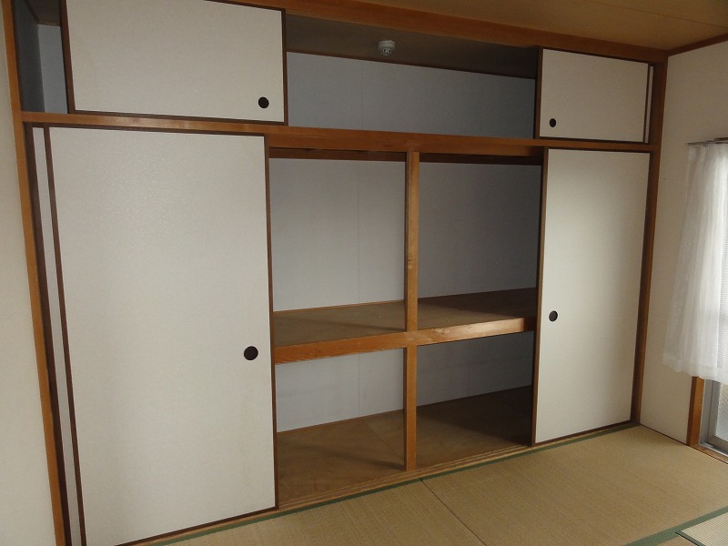 Receipt. Storage space (closet)