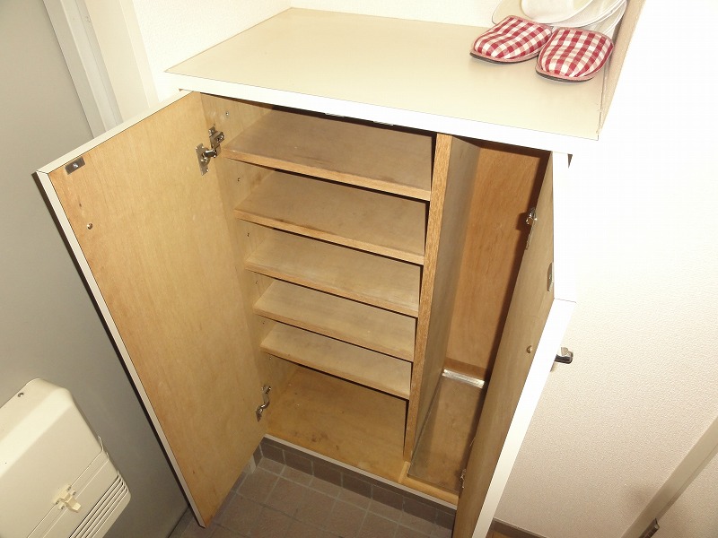 Entrance. Entrance ~ LDK. Entrance shoes BOX