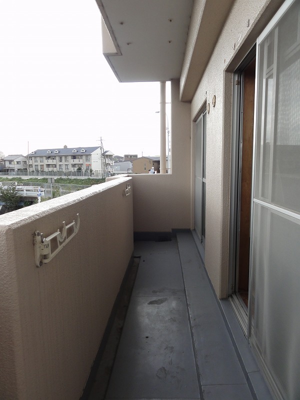 Balcony. Sunny south-facing ^^ day GOOD! 