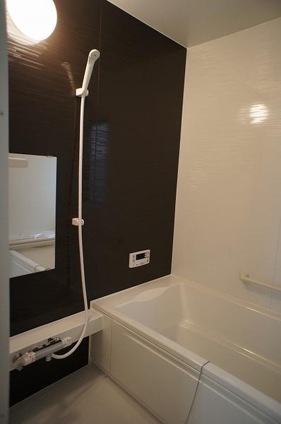 Bathroom. Spacious bathroom that can be bathing with children