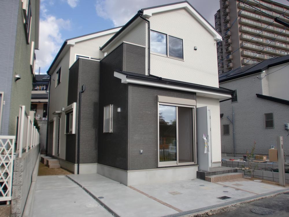 Local appearance photo. It was stately completed. You can immediately preview. Also offers spacious space of the neighboring house.