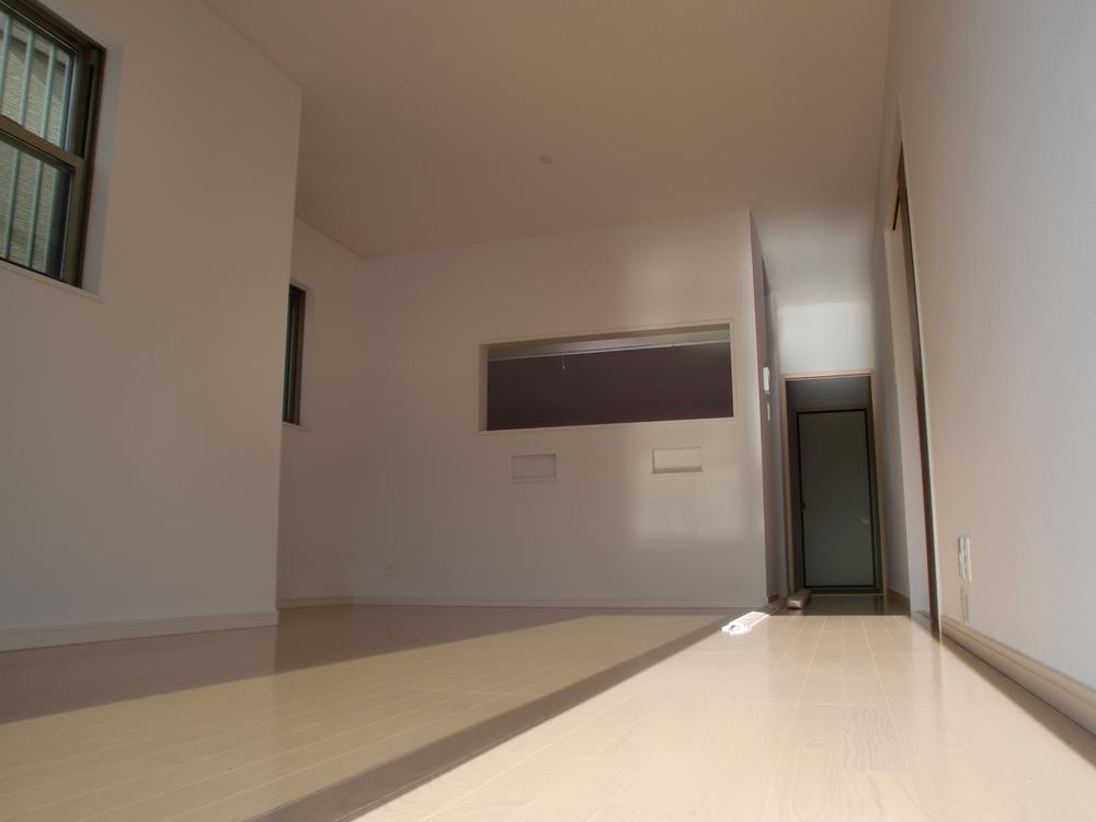 Living. Sunshine plug spacious LDK