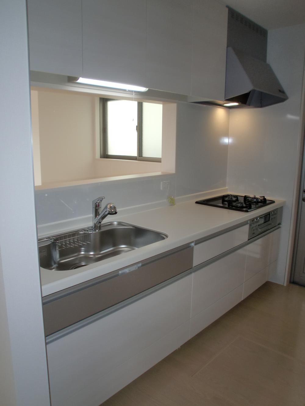 Kitchen. Is a good kitchen flow line.