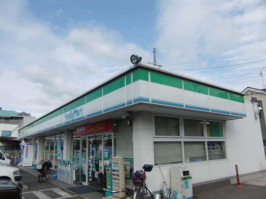 Convenience store. FamilyMart Amamigado chome store up (convenience store) 204m