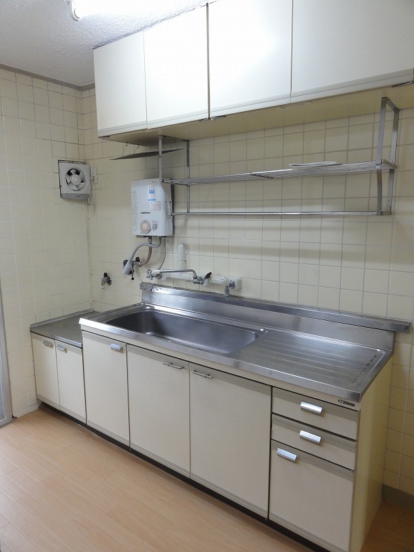 Kitchen. Two-burner stove can be installed kitchen