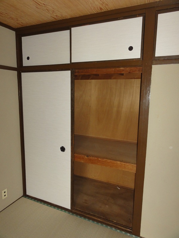 Receipt. Is closet can store plenty.