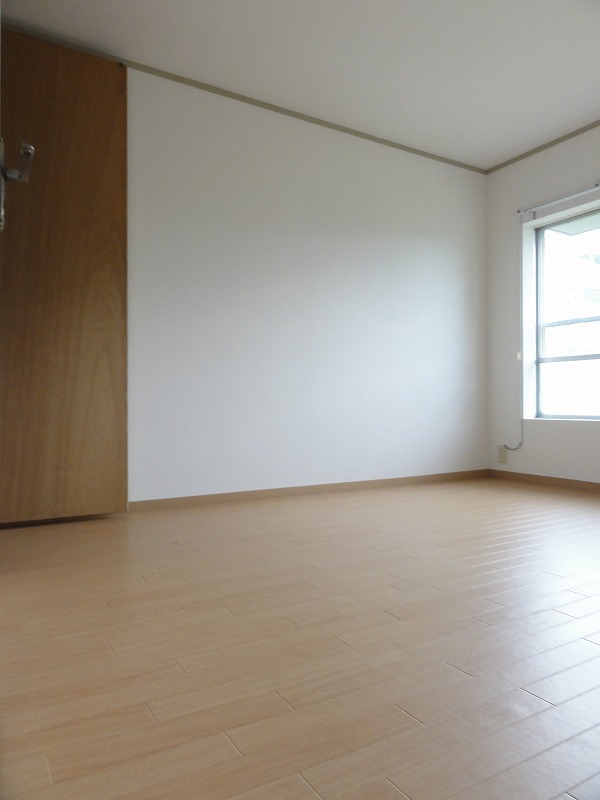Living and room. Western-style (oblique also good! It finished in the clean. )