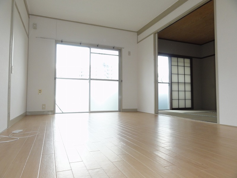 Living and room. Sunny LDK ~ ^^