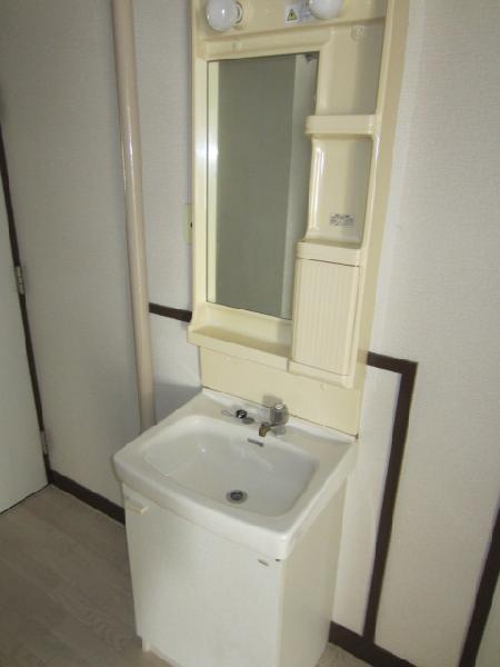 Washroom. Wash basin